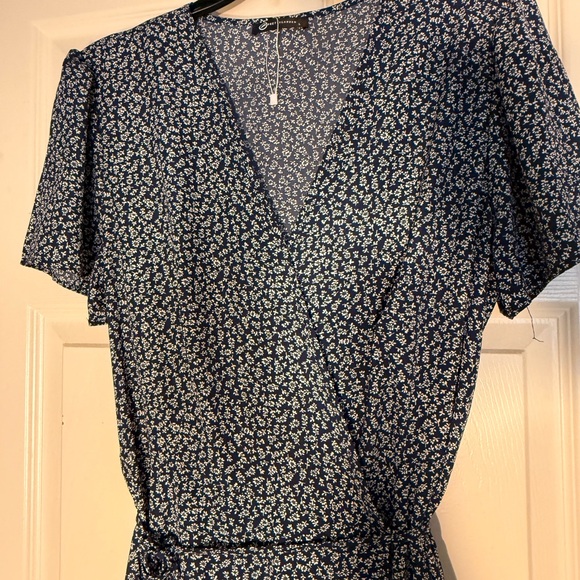 Elegant Blue Floral Maxi Dress - Picture 2 of 4